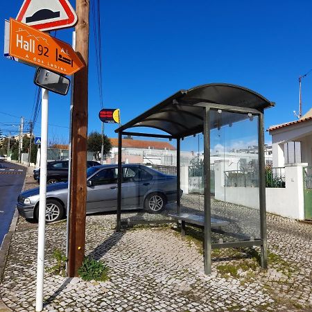 Hall 92 Quartos Com Wc Em Moradia Com Piscina A-Das-Lebres Loures Exteriér fotografie