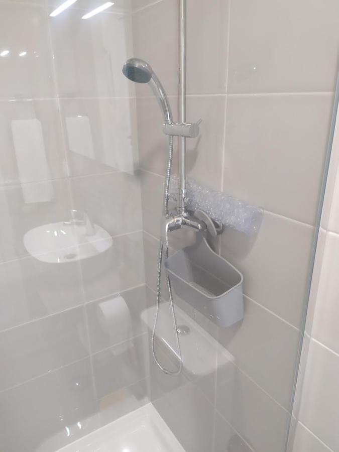 Hall 92 Quartos Com Wc Em Moradia Com Piscina A-Das-Lebres Loures Exteriér fotografie