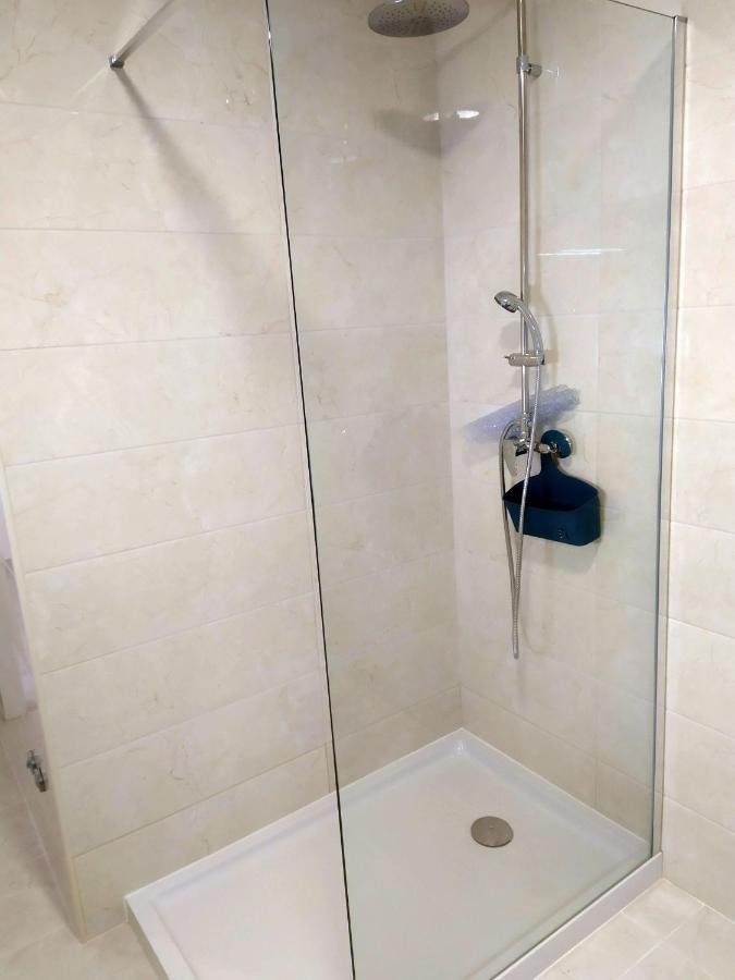 Hall 92 Quartos Com Wc Em Moradia Com Piscina A-Das-Lebres Loures Exteriér fotografie