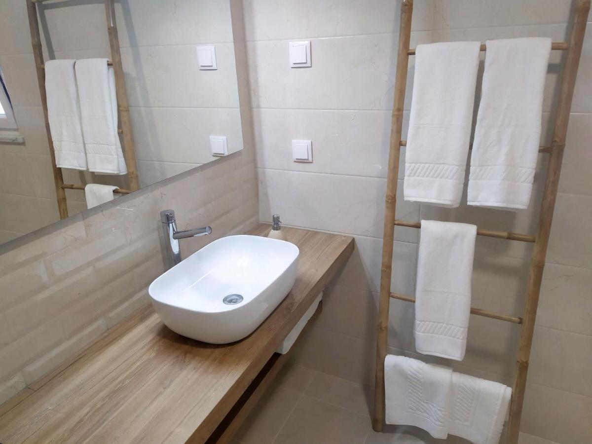 Hall 92 Quartos Com Wc Em Moradia Com Piscina A-Das-Lebres Loures Exteriér fotografie