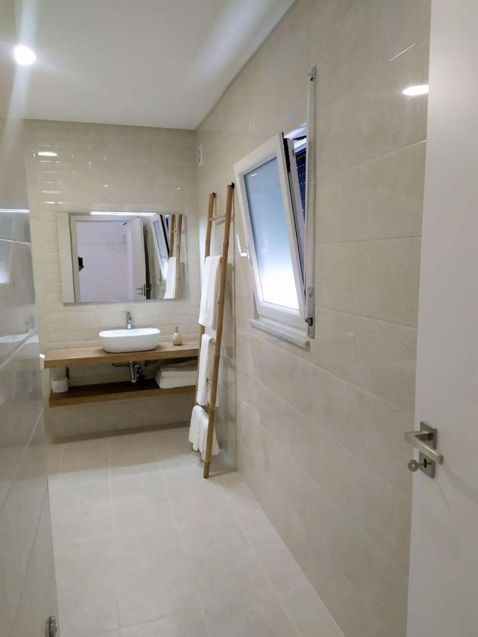 Hall 92 Quartos Com Wc Em Moradia Com Piscina A-Das-Lebres Loures Exteriér fotografie