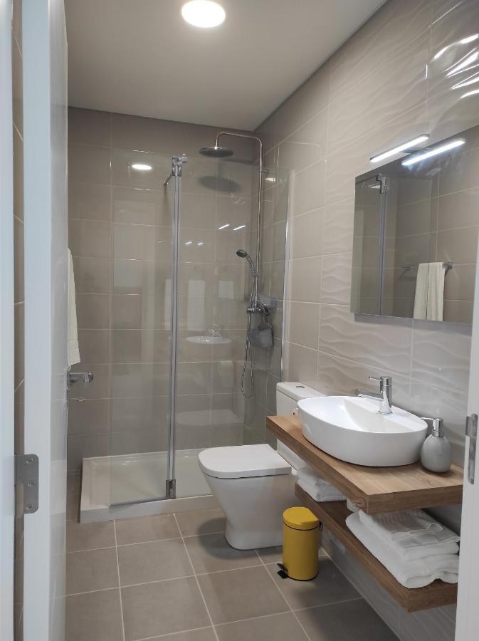 Hall 92 Quartos Com Wc Em Moradia Com Piscina A-Das-Lebres Loures Exteriér fotografie