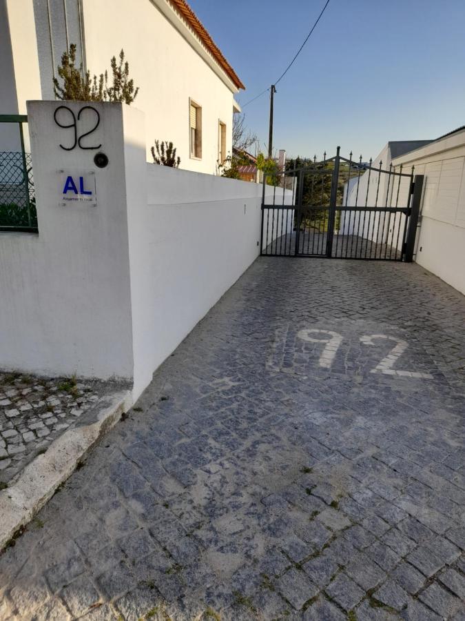Hall 92 Quartos Com Wc Em Moradia Com Piscina A-Das-Lebres Loures Exteriér fotografie